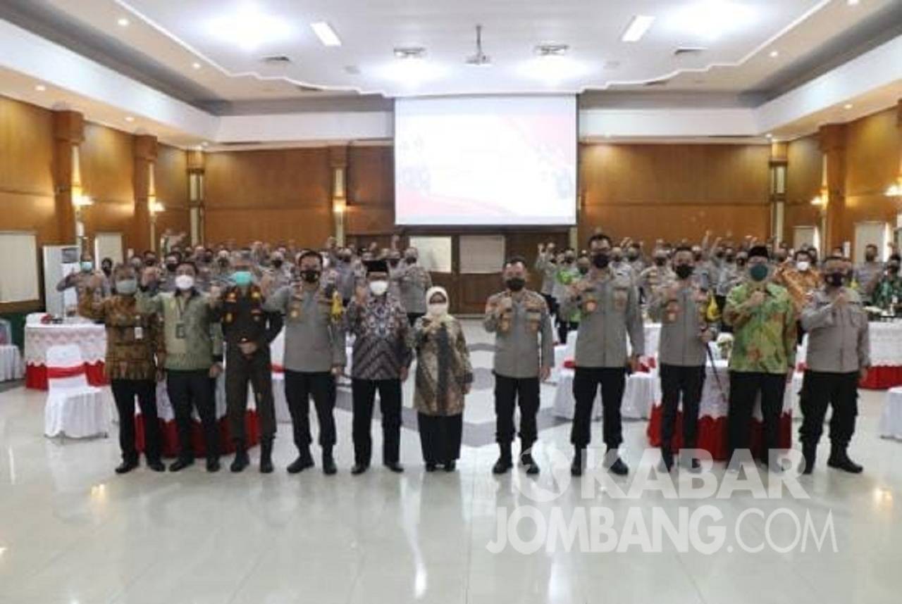 Tutup PKL SESPIMMA di Jombang, Ini Pesan Bupati Mundjidah Wahab