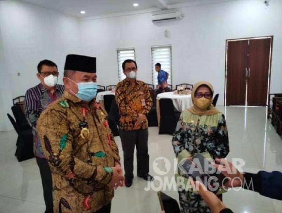Bupati Jombang Mundjidah Wahab, pada Selasa (28/9/2021) pagi, menerima kunjungan Wakil Walikota Pekalongan, Salahudin.