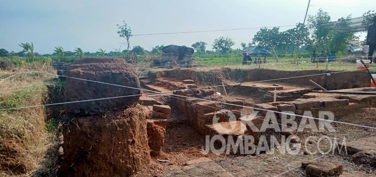 Eskavasi situs Watukucur di Dusun Penanggalan, Desa Dukuhdimoro, Kecamatan Mojoagung, Kabupaten Jombang, Jumat (8/10/2021). KabarJombang.com/Fa'iz/
