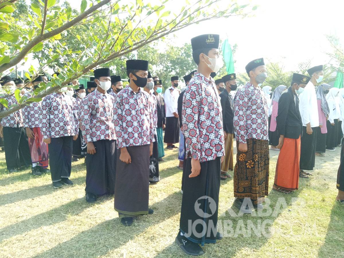Upacara hari santri nasional 2021 di desa Genuk Watu Kecamatan Ngoro, Jombang, Jumat (22/10/2021). KabarJombang.com/Diana Kusuma Negara/