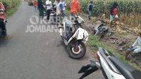 Kondisi motor setelah mengalami kecelakaan di Dapur Kejambon, Jombang, Rabu (17/11/2021). KabarJombang.com/M Faiz H/