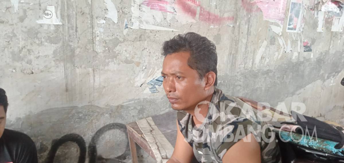 Aris Salim, salah satu warga Jombang yang diketahui pertama kali ke lokasi kecelakaan Vanessa Angel, Senin (8/11/2021). KabarJombang.com/Fa'iz/