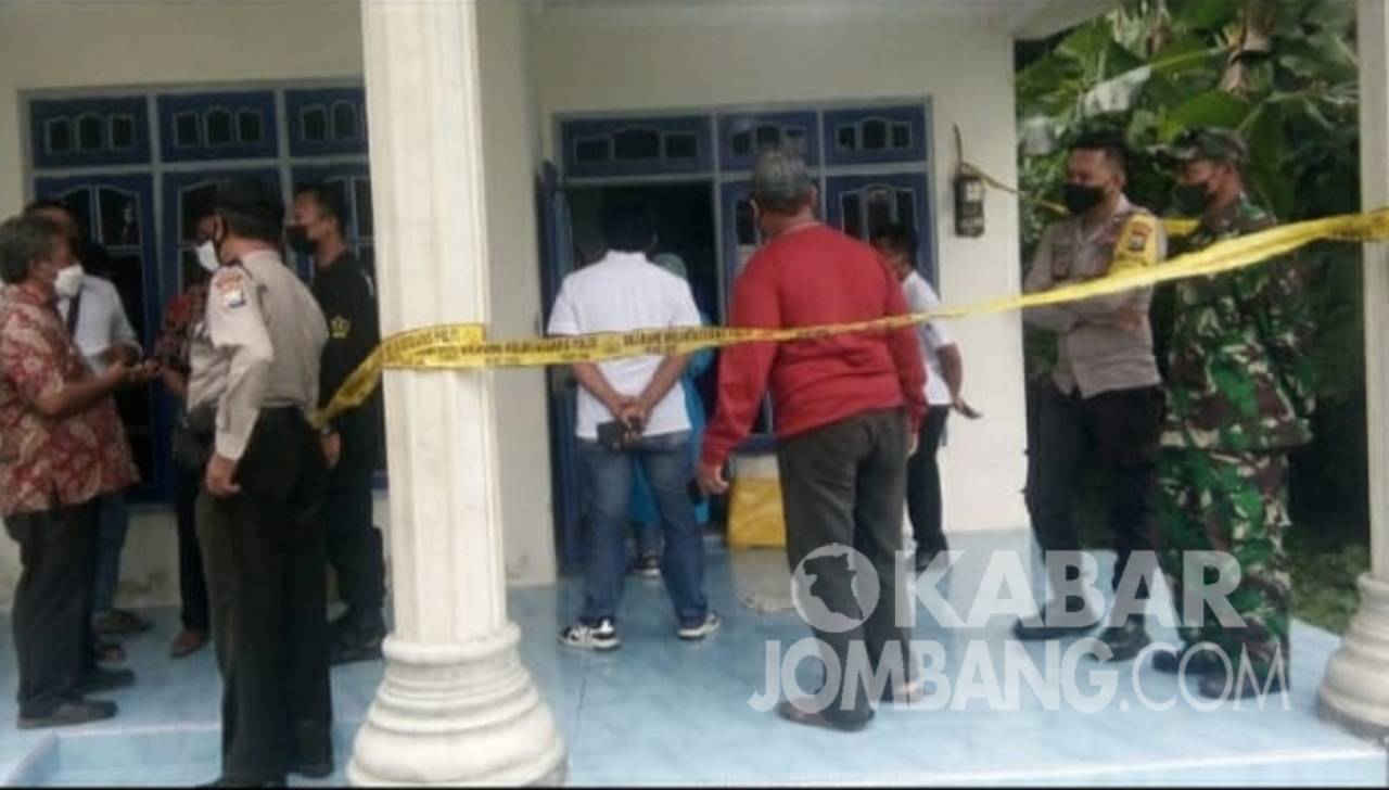 Pria Tewas Bersimbah Darah di Ploso Jombang, Warga : Sering Dikunci Anaknya