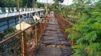 Menengok Kondisi Jembatan Gantung Berusia Puluhan Tahun di Pelosok Jombang