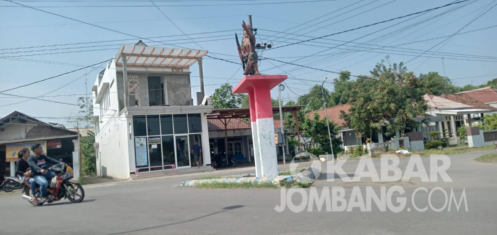 Proyek BK 2021 di Desa Godong Kecamatan Gudo Kabupaten Jombang, diduga salahi aturan karena Dikontraktualkan. KabarJombang.com/M Faiz H/