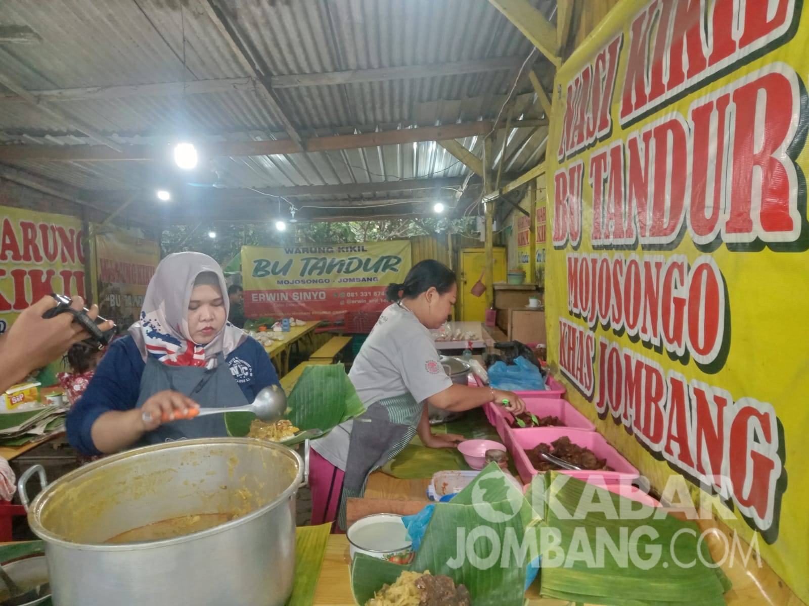 Warung kikil Bu Tandur, Mojosongo, Kabupaten Jombang sering jadi jujugan tokoh nasional. KabarJombang.com/M Fa'iz H/