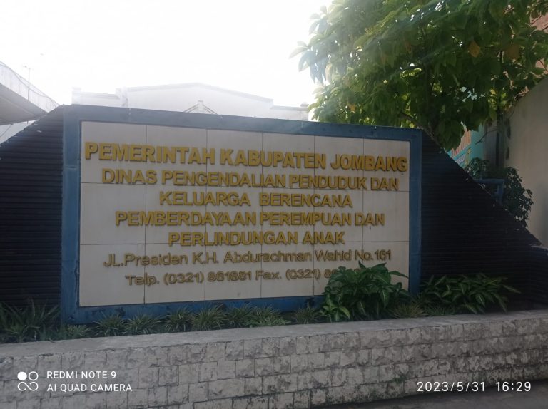 Rehab Gedung Balai Penyuluhan Di Dinas PPKB-PPPA Jombang Diduga Tabrak ...