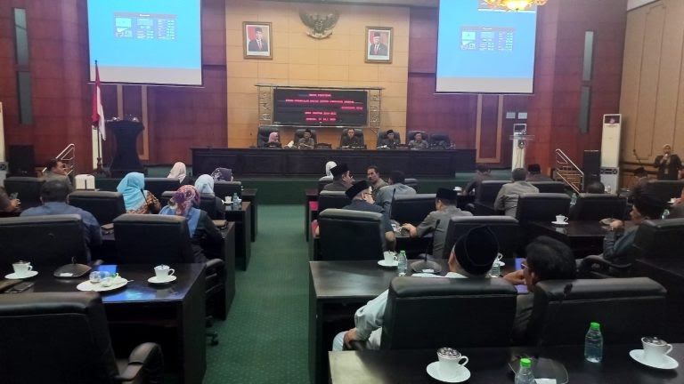 Maju Caleg DPR RI, Bupati Jombang Mundjidah Wahab Mengundurkan Diri ...