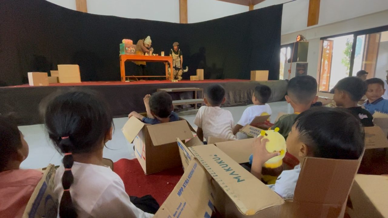 Liburan Kreatif Anak Jombang, Kardus Bekas Disulap Jadi Media Seni dan Bermain | Kabar Jombang