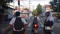 Pelajar bawa motor
