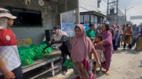 Pembagian daging di Ponpes Gadingmangu Perak