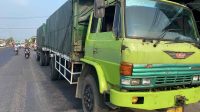 Pemotor kecelakaan dengan truk gandeng