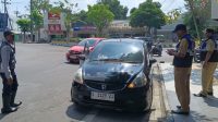 Petugas Dishub Jombang saat laksanakan kegiatan rutin kring pagi melipir untuk menjaga kelancaran lalu lintas Petugas Dishub Jombang saat laksanakan kegiatan rutin kring pagi melipir untuk menjaga kelancaran lalu lintas