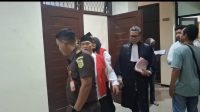Para Terdakwa Hendak Mengkuti sidang Para Terdakwa Hendak Mengkuti sidang