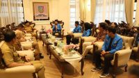 Para pengurus DPD KNPI saat audiensi dengan Bupati Jombang Para pengurus DPD KNPI saat audiensi dengan Bupati Jombang