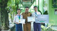 Tim Pembimbing lomba Enhavaganza, Ilham Widia Yusa bersama Perserta Tim Pembimbing lomba Enhavaganza, Ilham Widia Yusa bersama Perserta