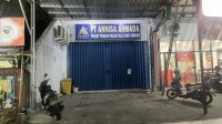 Kantor pusat PT Anisa Ahmada Travelindo, travel haji dan umrah di Jalan KH Wahid Hasyim Nomor 172, Jombang. (Kevin Nizar) Kantor pusat PT Anisa Ahmada Travelindo, travel haji dan umrah di Jalan KH Wahid Hasyim Nomor 172, Jombang. (Kevin Nizar)
