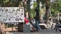 Screenshot Video Diduga Tukang Pakir Kebon Rojo Yang asik Mimum Miras Screenshot Video Diduga Tukang Pakir Kebon Rojo Yang asik Mimum Miras