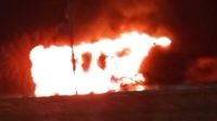 Truk terbakar