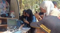Kegiatan pemantauan kualitas air yang digelar di Sungai Gogor, Wonosalam, Kabupaten Jombang