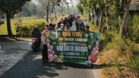 Peserta didik SMPN 1 Bareng saat melaksanakan Pawai Taaruf memperingati Hari Santri Nasional