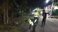 Petugas Unit Gakkum Satlantas Polres Jombang ketika melakukan olah TKP kecelakaan lalu lintas