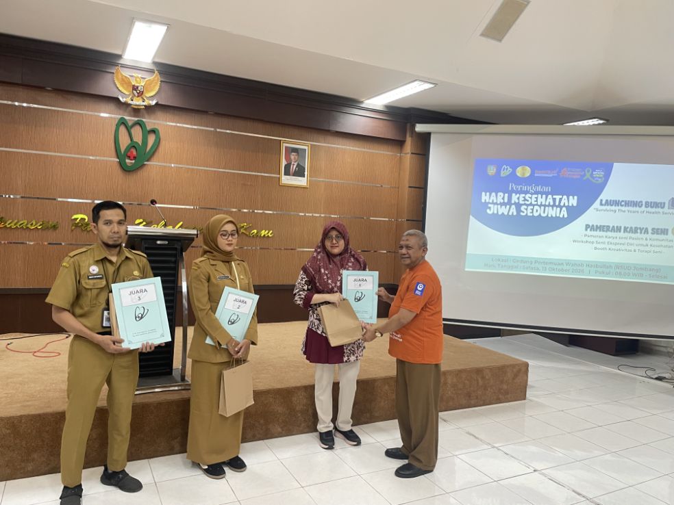 RSUD Jombang luncurkan buku karya para nakes di momen peringatan hari kesehatan jiwa_1