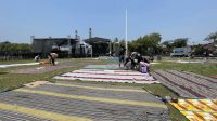 Situasi menjelang Jombang Bersholawat bersama Gus Iqdam di Alun-alun Situasi menjelang Jombang Bersholawat bersama Gus Iqdam di Alun-alun